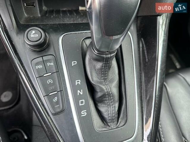 Красный Форд Фокус, объемом двигателя 1.5 л и пробегом 240 тыс. км за 9950 $, фото 13 на Automoto.ua