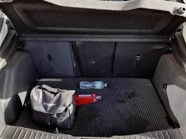 Червоний Форд Фокус, об'ємом двигуна 2 л та пробігом 139 тис. км за 8500 $, фото 2 на Automoto.ua