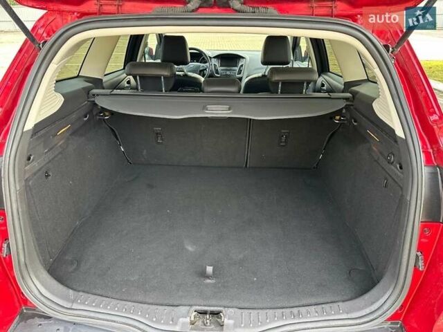 Красный Форд Фокус, объемом двигателя 1.5 л и пробегом 240 тыс. км за 9950 $, фото 22 на Automoto.ua