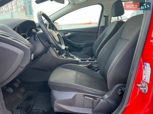 Красный Форд Фокус, объемом двигателя 1 л и пробегом 117 тыс. км за 6190 $, фото 10 на Automoto.ua