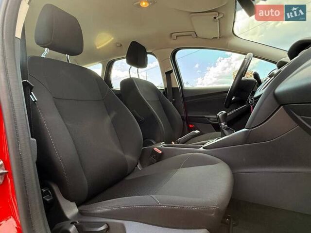 Красный Форд Фокус, объемом двигателя 1 л и пробегом 117 тыс. км за 6490 $, фото 11 на Automoto.ua