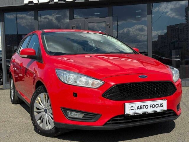 Красный Форд Фокус, объемом двигателя 1 л и пробегом 110 тыс. км за 6490 $, фото 1 на Automoto.ua