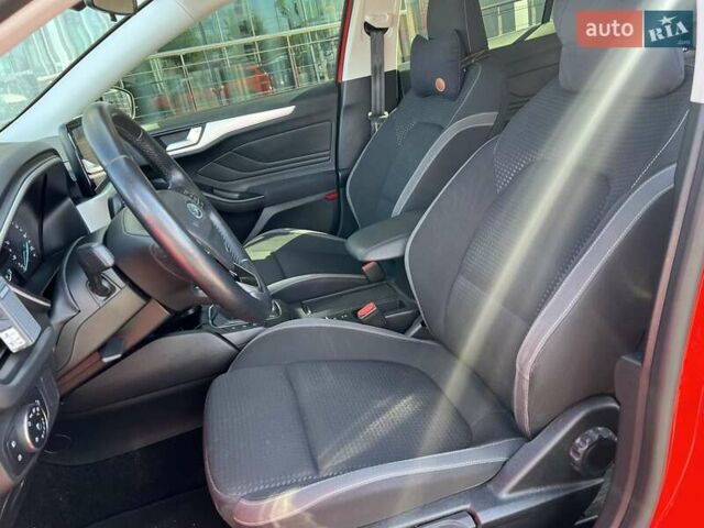 Красный Форд Фокус, объемом двигателя 1 л и пробегом 63 тыс. км за 15500 $, фото 9 на Automoto.ua