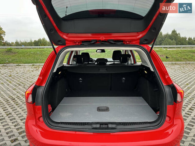 Красный Форд Фокус, объемом двигателя 1.5 л и пробегом 96 тыс. км за 14300 $, фото 59 на Automoto.ua