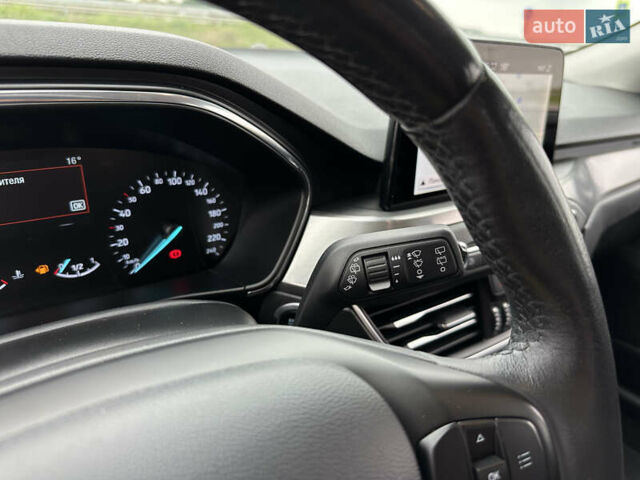 Красный Форд Фокус, объемом двигателя 1.5 л и пробегом 96 тыс. км за 14300 $, фото 31 на Automoto.ua