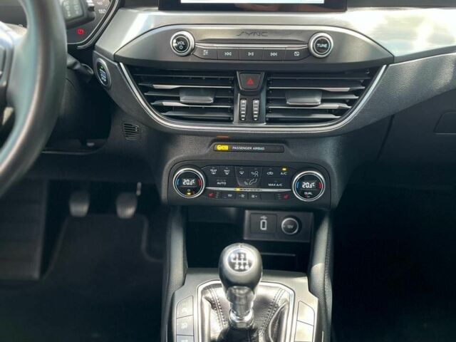 Красный Форд Фокус, объемом двигателя 0 л и пробегом 96 тыс. км за 14700 $, фото 7 на Automoto.ua