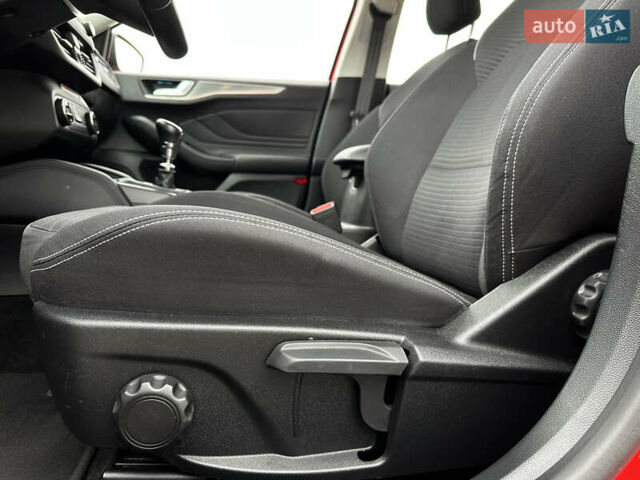 Красный Форд Фокус, объемом двигателя 1.5 л и пробегом 96 тыс. км за 14300 $, фото 25 на Automoto.ua