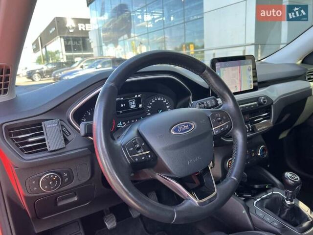 Красный Форд Фокус, объемом двигателя 1 л и пробегом 63 тыс. км за 15500 $, фото 10 на Automoto.ua