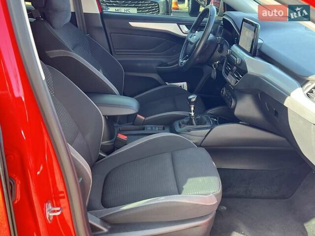 Красный Форд Фокус, объемом двигателя 1 л и пробегом 63 тыс. км за 15500 $, фото 17 на Automoto.ua