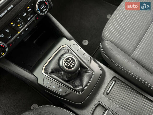 Красный Форд Фокус, объемом двигателя 1.5 л и пробегом 96 тыс. км за 14300 $, фото 32 на Automoto.ua