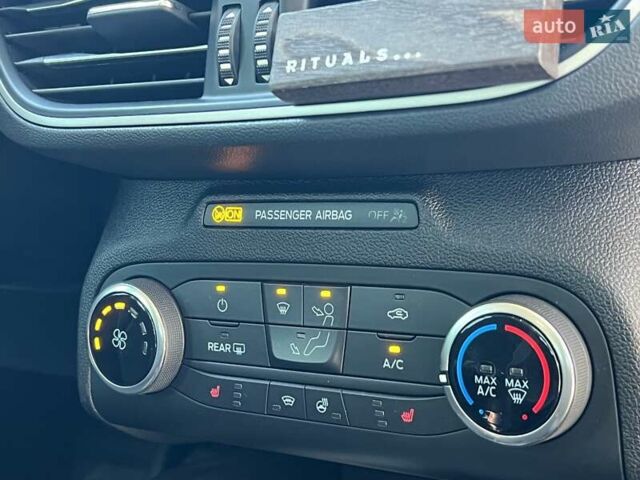 Красный Форд Фокус, объемом двигателя 1 л и пробегом 63 тыс. км за 15500 $, фото 20 на Automoto.ua