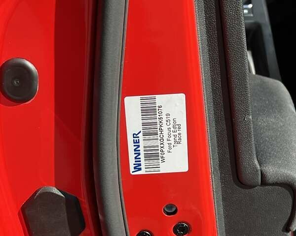 Красный Форд Фокус, объемом двигателя 1 л и пробегом 63 тыс. км за 15500 $, фото 28 на Automoto.ua