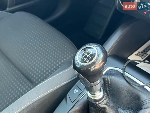 Красный Форд Фокус, объемом двигателя 1 л и пробегом 63 тыс. км за 15500 $, фото 19 на Automoto.ua