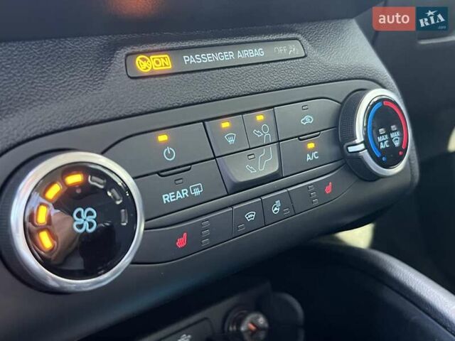 Красный Форд Фокус, объемом двигателя 1 л и пробегом 63 тыс. км за 15500 $, фото 24 на Automoto.ua