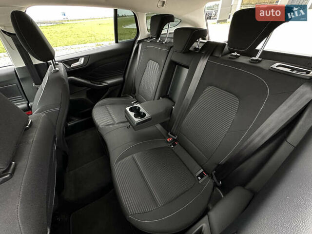 Красный Форд Фокус, объемом двигателя 1.5 л и пробегом 96 тыс. км за 14300 $, фото 15 на Automoto.ua