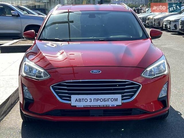 Красный Форд Фокус, объемом двигателя 1 л и пробегом 63 тыс. км за 15500 $, фото 1 на Automoto.ua