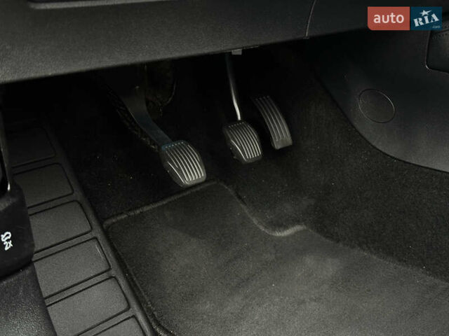 Красный Форд Фокус, объемом двигателя 1.5 л и пробегом 96 тыс. км за 14300 $, фото 21 на Automoto.ua