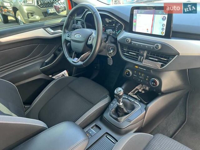 Красный Форд Фокус, объемом двигателя 1 л и пробегом 63 тыс. км за 15500 $, фото 18 на Automoto.ua