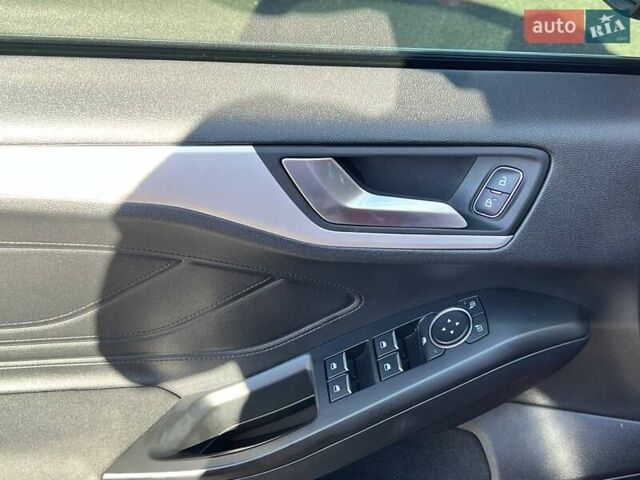 Красный Форд Фокус, объемом двигателя 1 л и пробегом 63 тыс. км за 15500 $, фото 11 на Automoto.ua