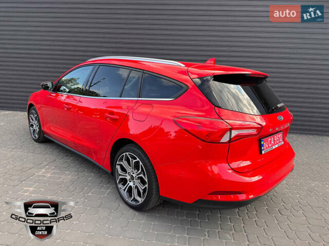 Красный Форд Фокус, объемом двигателя 2 л и пробегом 170 тыс. км за 15000 $, фото 1 на Automoto.ua