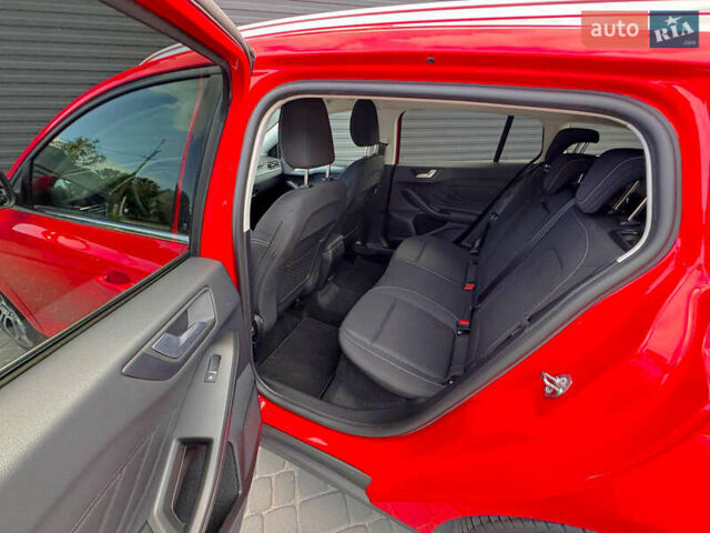 Красный Форд Фокус, объемом двигателя 2 л и пробегом 170 тыс. км за 15000 $, фото 6 на Automoto.ua