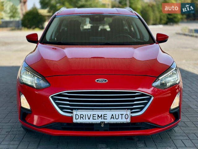 Красный Форд Фокус, объемом двигателя 1.5 л и пробегом 242 тыс. км за 12499 $, фото 1 на Automoto.ua