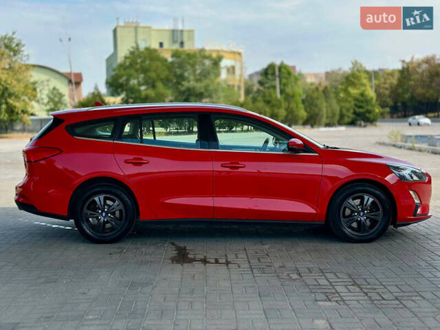 Красный Форд Фокус, объемом двигателя 1.5 л и пробегом 242 тыс. км за 12499 $, фото 3 на Automoto.ua