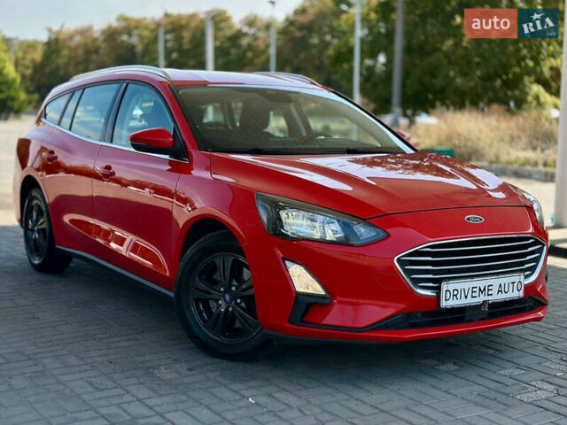 Красный Форд Фокус, объемом двигателя 1.5 л и пробегом 242 тыс. км за 12499 $, фото 2 на Automoto.ua