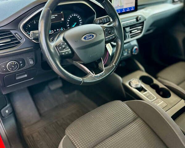 Красный Форд Фокус, объемом двигателя 1.5 л и пробегом 242 тыс. км за 12299 $, фото 8 на Automoto.ua