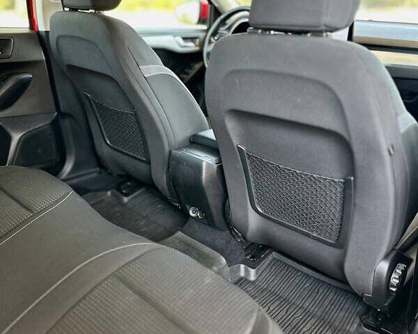 Красный Форд Фокус, объемом двигателя 1.5 л и пробегом 242 тыс. км за 12499 $, фото 14 на Automoto.ua