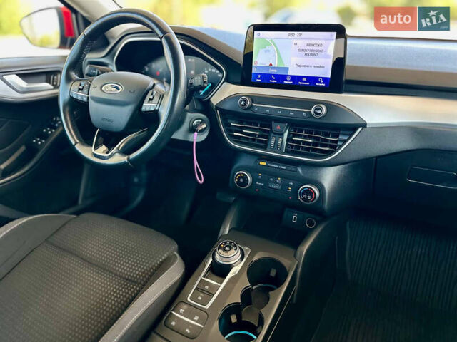 Красный Форд Фокус, объемом двигателя 1.5 л и пробегом 242 тыс. км за 12499 $, фото 22 на Automoto.ua