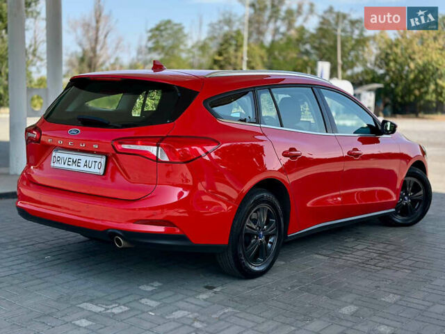Красный Форд Фокус, объемом двигателя 1.5 л и пробегом 242 тыс. км за 12499 $, фото 4 на Automoto.ua