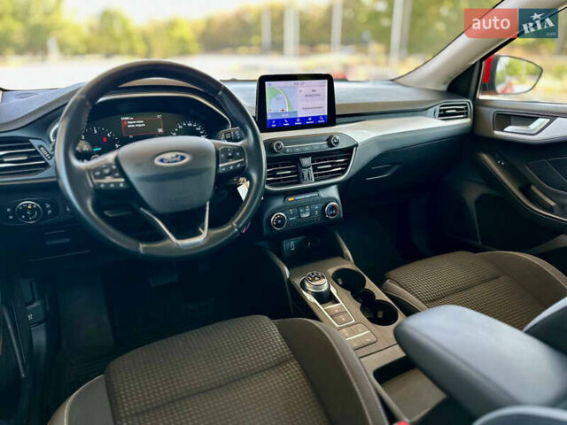 Красный Форд Фокус, объемом двигателя 1.5 л и пробегом 242 тыс. км за 12299 $, фото 9 на Automoto.ua