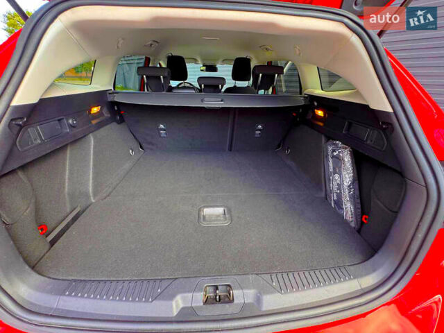 Красный Форд Фокус, объемом двигателя 2 л и пробегом 170 тыс. км за 15000 $, фото 7 на Automoto.ua