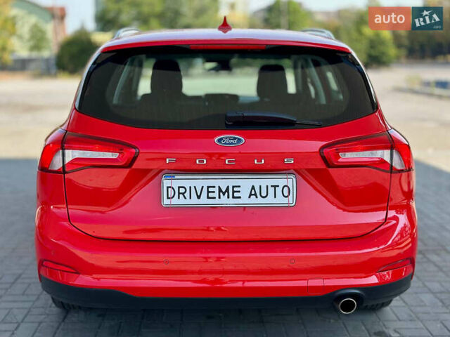 Красный Форд Фокус, объемом двигателя 1.5 л и пробегом 242 тыс. км за 12499 $, фото 5 на Automoto.ua