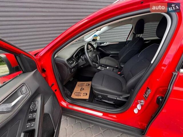 Красный Форд Фокус, объемом двигателя 2 л и пробегом 170 тыс. км за 15000 $, фото 4 на Automoto.ua