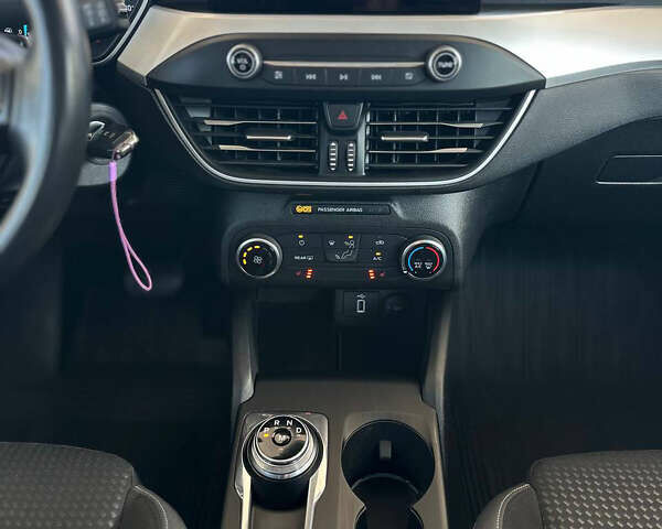 Красный Форд Фокус, объемом двигателя 1.5 л и пробегом 242 тыс. км за 12499 $, фото 26 на Automoto.ua