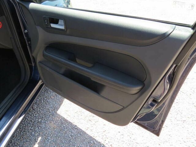 Форд Фокус, объемом двигателя 1.6 л и пробегом 205 тыс. км за 3800 $, фото 16 на Automoto.ua