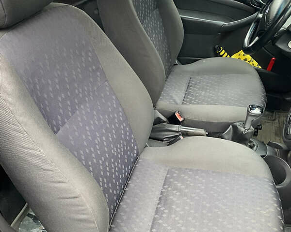 Форд Фокус, объемом двигателя 1.8 л и пробегом 176 тыс. км за 3100 $, фото 5 на Automoto.ua