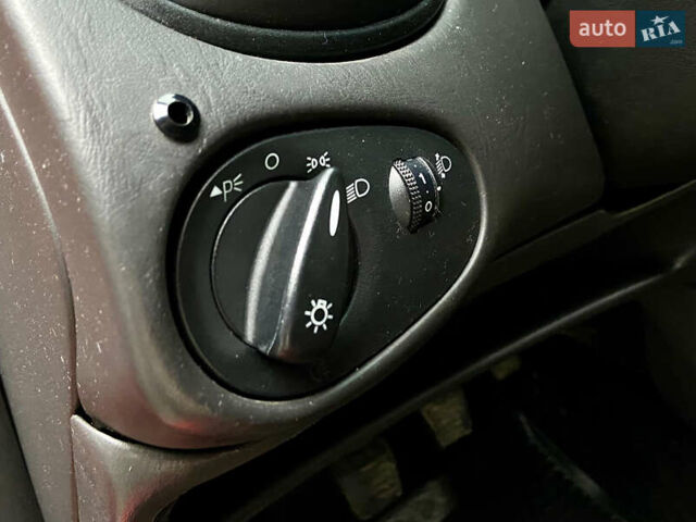 Форд Фокус, объемом двигателя 1.6 л и пробегом 199 тыс. км за 2950 $, фото 25 на Automoto.ua