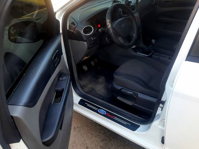 Форд Фокус, объемом двигателя 1.6 л и пробегом 320 тыс. км за 5200 $, фото 3 на Automoto.ua