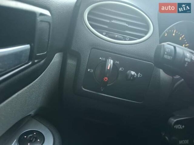 Форд Фокус, объемом двигателя 1.6 л и пробегом 165 тыс. км за 4800 $, фото 12 на Automoto.ua