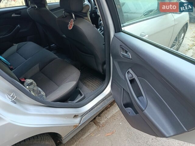 Форд Фокус, объемом двигателя 2 л и пробегом 234 тыс. км за 6400 $, фото 14 на Automoto.ua