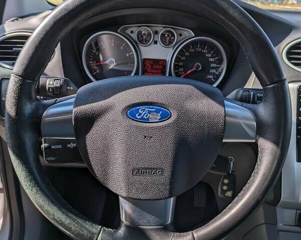 Форд Фокус, об'ємом двигуна 1.6 л та пробігом 208 тис. км за 5200 $, фото 11 на Automoto.ua
