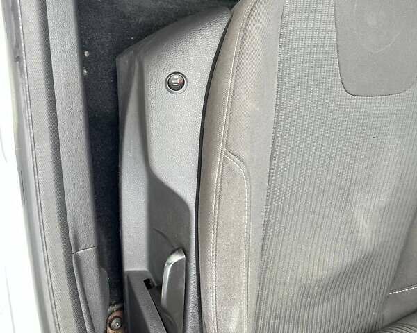 Форд Фокус, объемом двигателя 1.6 л и пробегом 200 тыс. км за 9000 $, фото 8 на Automoto.ua