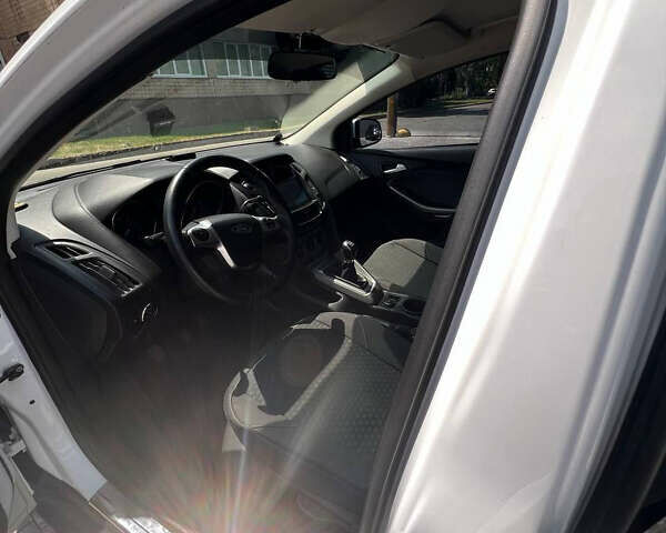Форд Фокус 2014 в Черкассах на Automoto.ua Форд Фокус, объемом двигателя 1 л и пробегом 85 тыс. км за 7100 $, фото 4 на Automoto.ua
