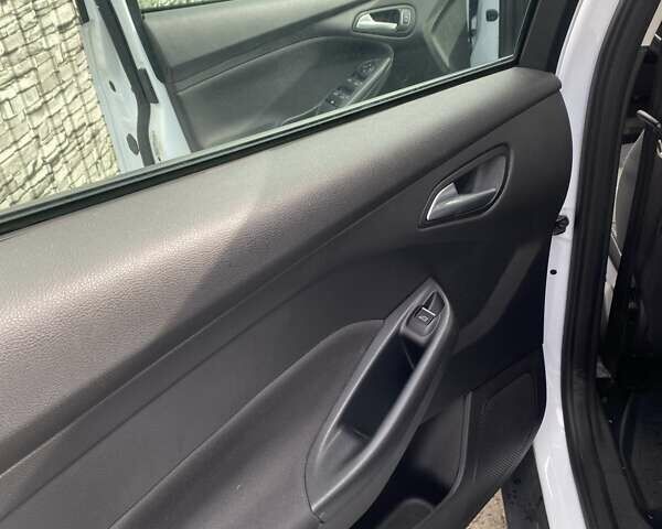 Форд Фокус, об'ємом двигуна 1 л та пробігом 67 тис. км за 8000 $, фото 6 на Automoto.ua