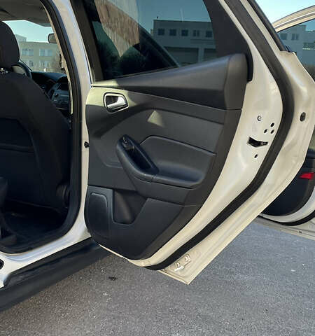 Форд Фокус, объемом двигателя 2 л и пробегом 126 тыс. км за 9590 $, фото 18 на Automoto.ua