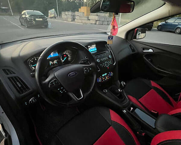 Форд Фокус, объемом двигателя 1.5 л и пробегом 57 тыс. км за 8500 $, фото 3 на Automoto.ua