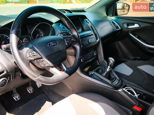 Форд Фокус, объемом двигателя 2 л и пробегом 68 тыс. км за 13500 $, фото 10 на Automoto.ua